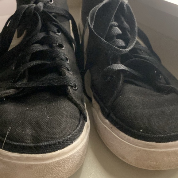 Nike - Picture 2 of 6